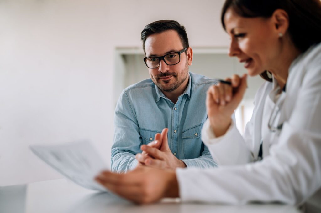 Cuidados e exames preventivos para a saúde do homem. Check Up Lab.