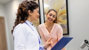 Sala para exame preventivo feminino. Check Up Lab.
